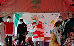 Bersama Bupati Lutra, Balai Rehsos Anak Makassar Salurkan Bantuan ke Anak Korban Banjir