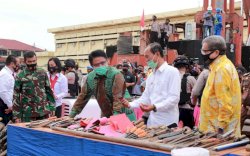 Herman Deru Hadiri Pemusnahan Barang Bukti Senpi dan Sajam