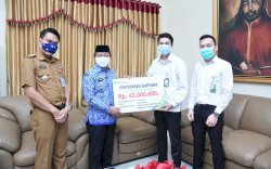 Wabup Gowa Serahkan Santunan Kematian Kepada Ahli Waris Kader PPKBD