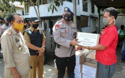 Brimob Parepare Berikan Bantuan kepada Korban Kebakaran