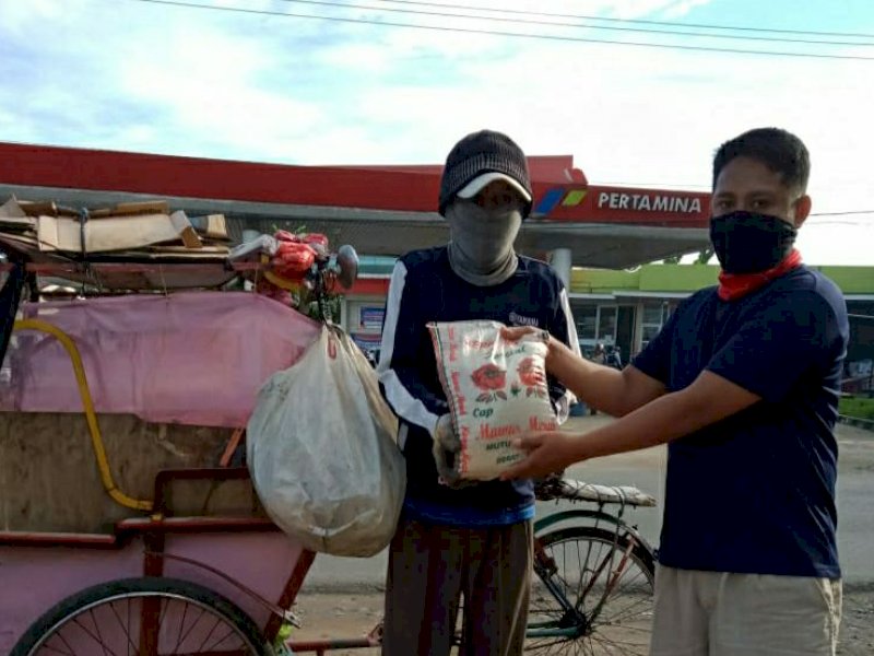 Tim Gerakan Sahabat IKA SUPM Bone Kembali Salurkan Donasi ke Warga Gowa