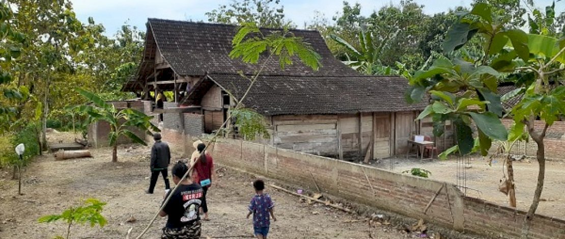 Cara Pria di Ngawi Pindahkan Rumah dalam Semalam