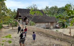Cara Pria di Ngawi Pindahkan Rumah dalam Semalam
