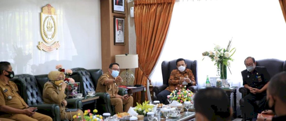 Pj Wali Kota Makassar, Prof Rudy Djamaluddin saat menerima Ketua Pengadilan Agama Makassar, Drs. H. Muhadin, SH., MH dan rombongan di Rumah Jabatan Wali Kota Makassar, Selasa (13/10/2020).