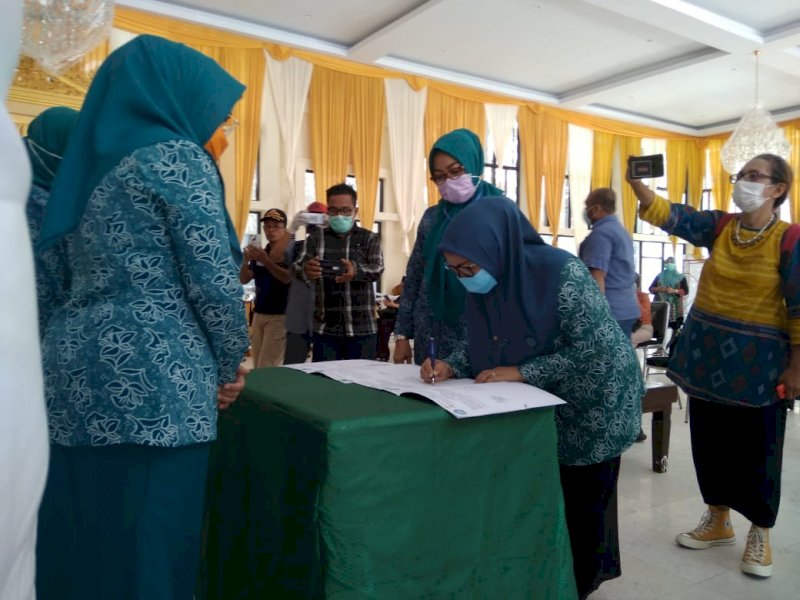 PKK Makassar Terima 5.000 Paket Bantuan Sembako dari PKK Sulsel