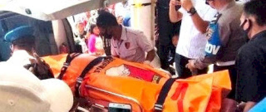 Seorang anggota polisi bunuh diri dengan menembakkan pistol ke dagunya.