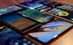 Kecanduan Gadget, Indonesia Jadi Pengguna Internet Lewat Ponsel Tertinggi di Dunia