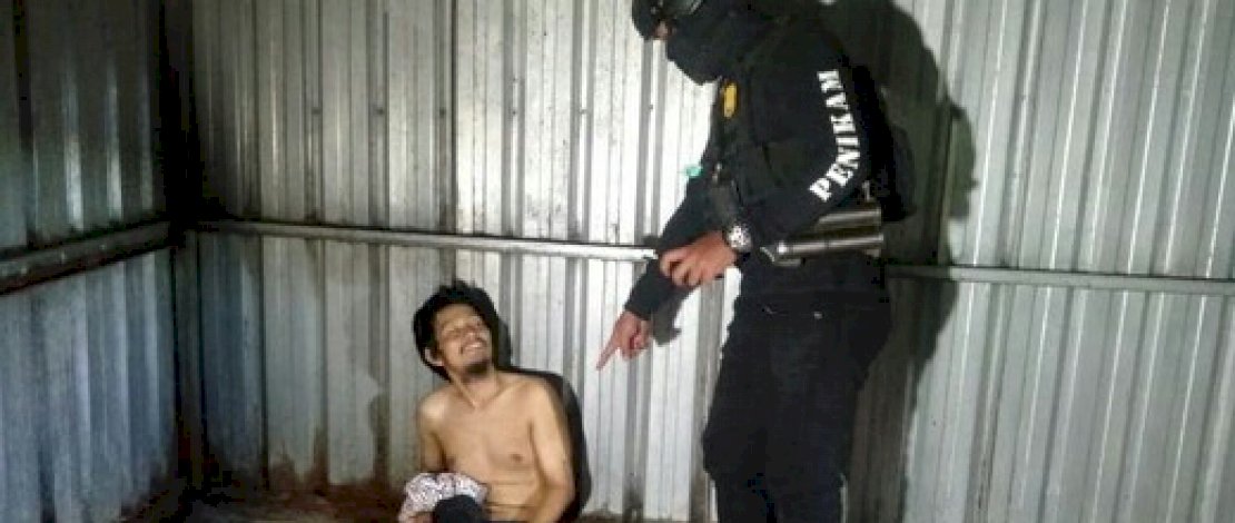 Seorang pria mabuk diamankan Tim Penikam Polrestabes Makassar.