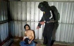 Teror Penghuni Indekos, Pemuda Mabuk Digelandang ke Kantor Polisi