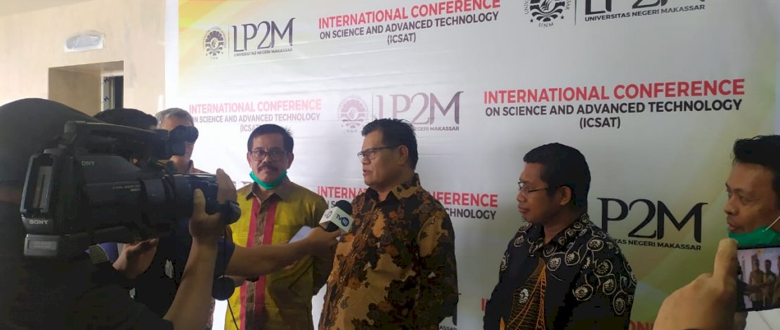 Prof Husain Syam saat wawancara dengan TVRI terkait konferensi internasional yang digelar LP2M. Prof Husain Syam saat wawancara dengan TVRI terkait konferensi internasional yang digelar LP2M.