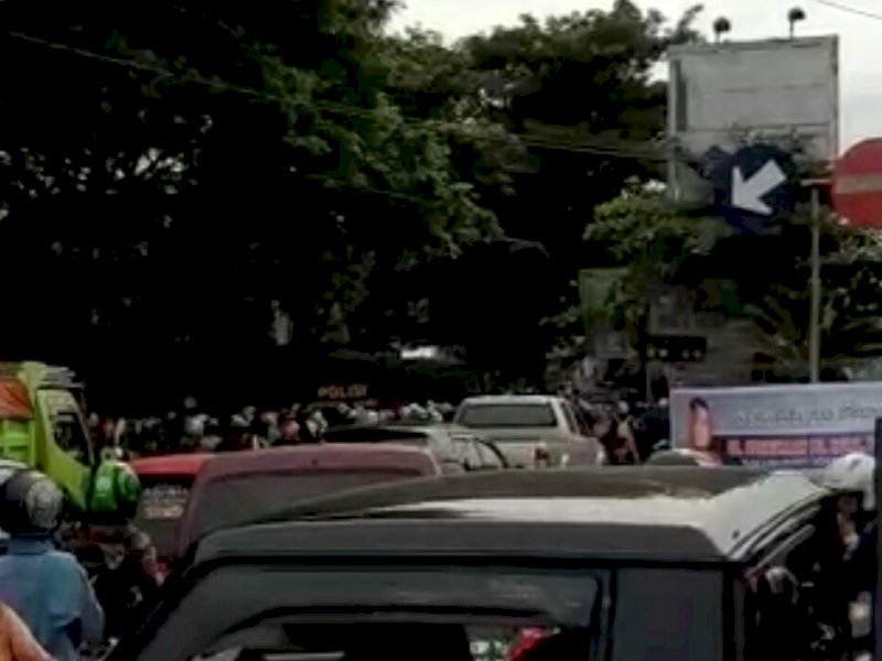 PSBB Gowa Berlaku, Akses Masuk Ditutup, Lalu Lintas Perbatasan Macet 4 Km