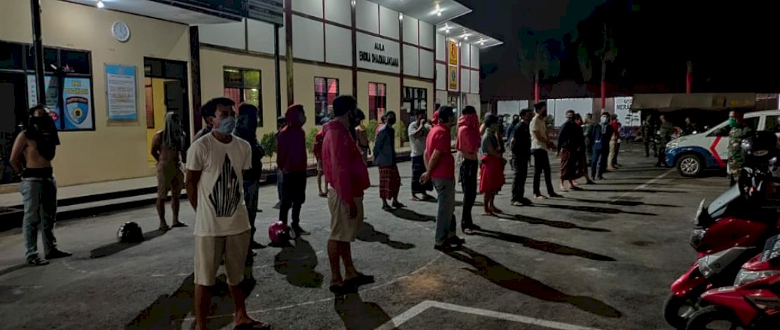 Warga yang terjaring patroli gabungan PSBB Gowa.
