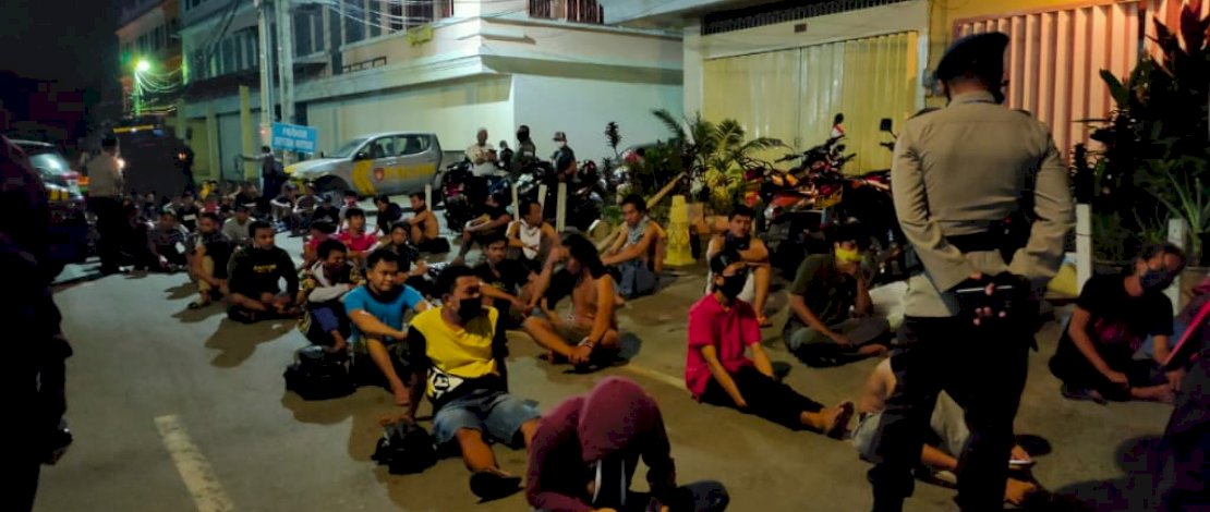 Warga yang terjaring patroli gabungan PSBB Gowa.