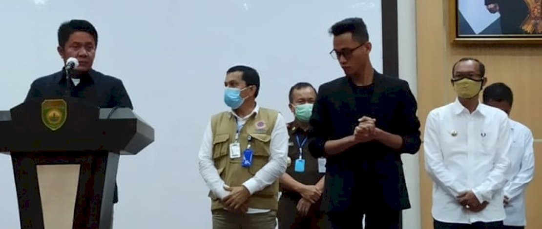 Gubernur Sumsel, Herman Deru, menggelar konferensi pers soal penerapan PSBB di Palembang dan Prabumulih.