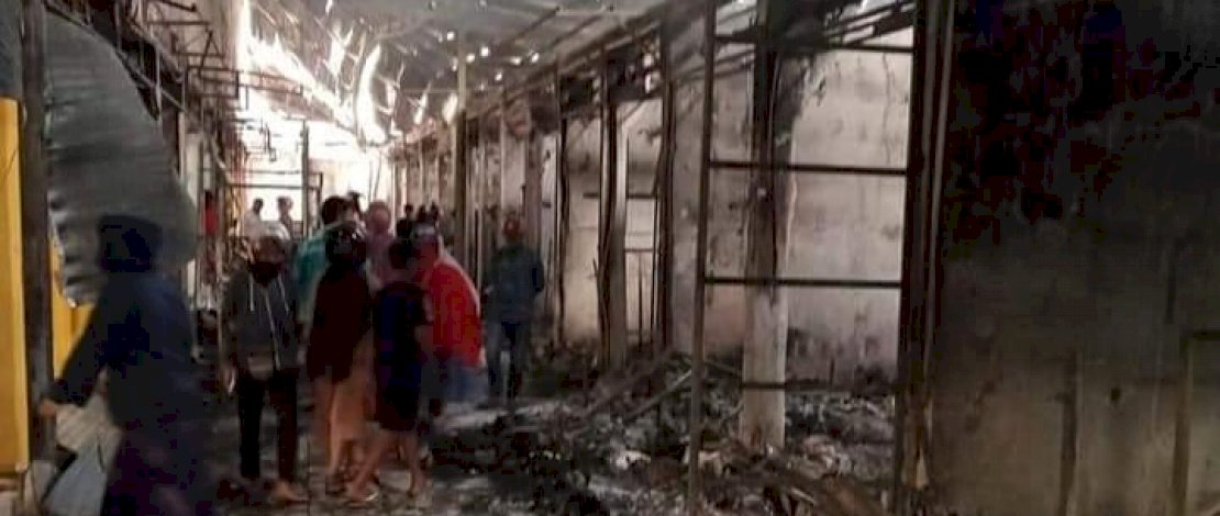 Pasar Karisa Jeneponto terbakar.