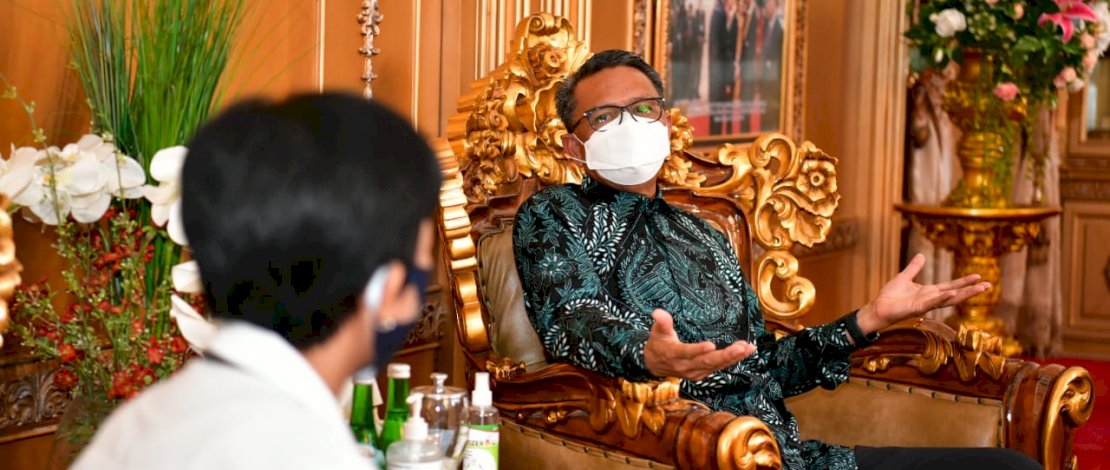 Gubernur Sulsel Nurdin Abdullah saat menerima jajaran direksi PT IKI di Rujab Gubenur Sulsel.