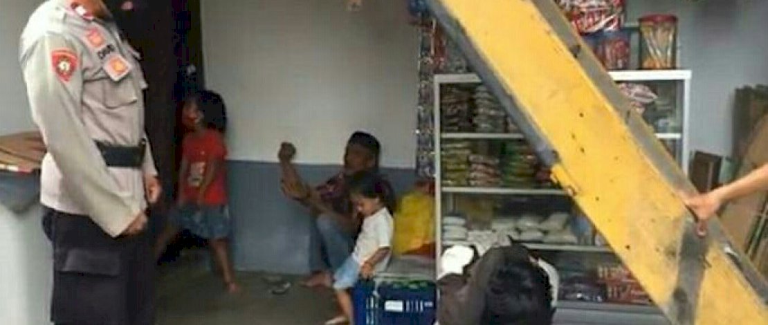 Bhabinkamtibmas Polsek Rappocini, Aipda Kamri terpaksa mengamankan Rizki, remaja yang tega memukuli kedua orang tuanya. (Sumber Foto: iNews)