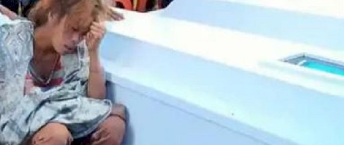 BG di dekat peti jenazah ayah dan suaminya.