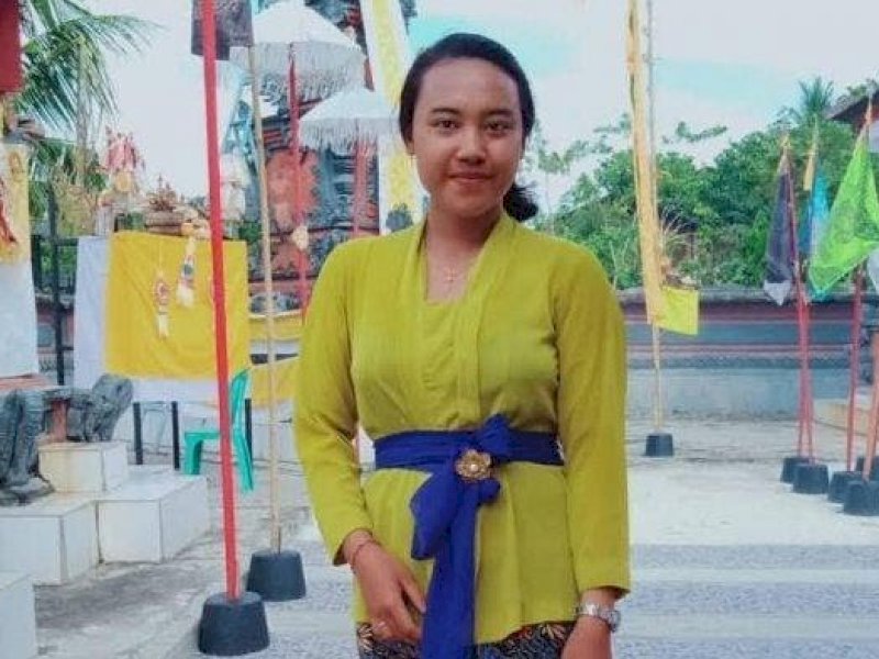 Jenazah Mahasiswi STMIK Dipanegara yang Gantung Diri Dimakamkan dengan Adat Bali
