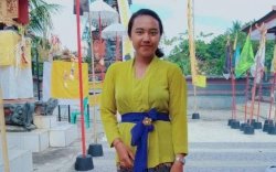 Jenazah Mahasiswi STMIK Dipanegara yang Gantung Diri Dimakamkan dengan Adat Bali