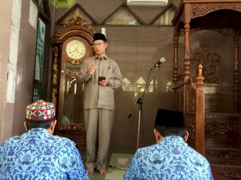 Mohon Perlindungan dari Virus Corona, Umat Muslim di Makassar Gelar Qunut Nazilah