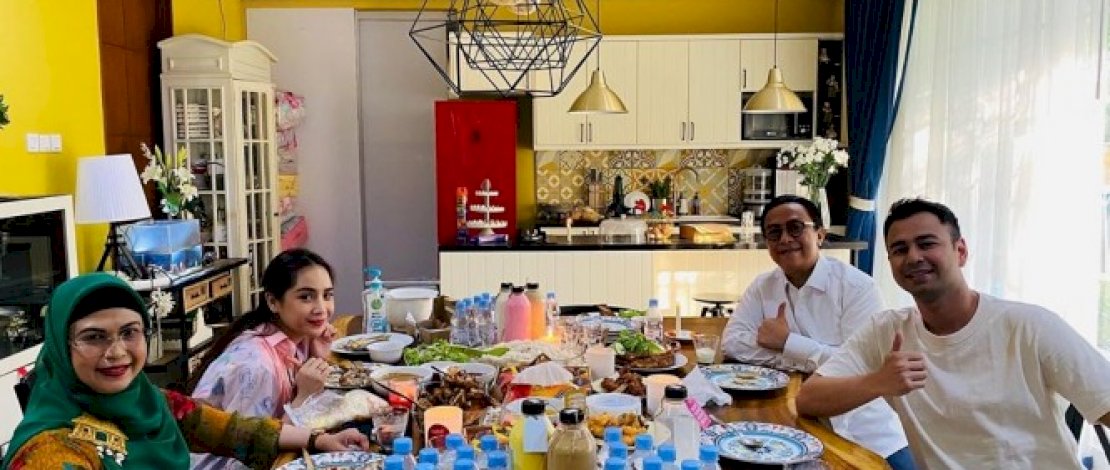 Raffi Ahmad dan Nagita Slavina saat menerima kunjungan Rapsel Ali dan Sitti Nur Azizah.