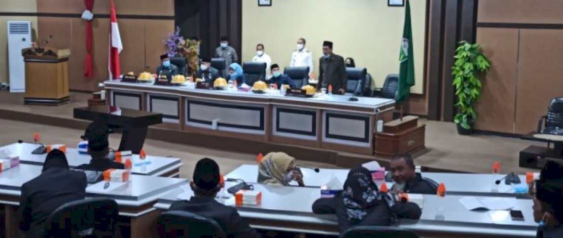 Suasana rapat paripurna di DPRD Kota Parepare.