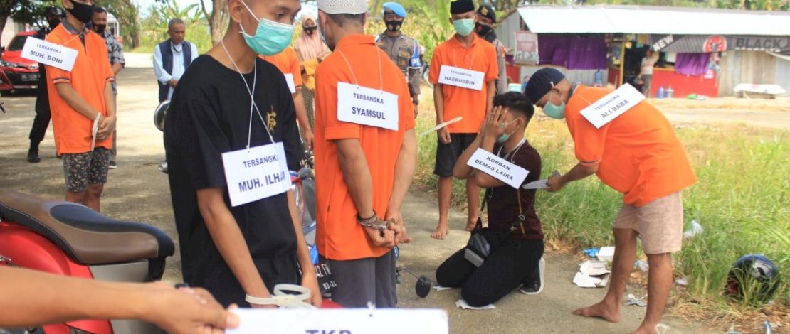 Reka ulang pembunuhan Demas Laira. (Sumber: Polres Mamuju Tengah).