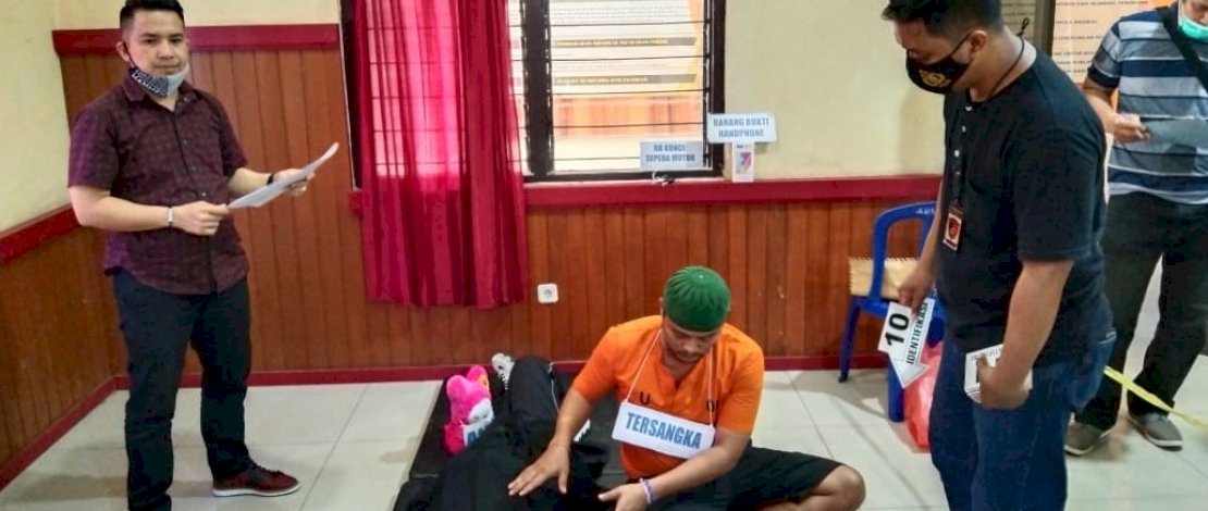 Rekonstruksi di Polsek Bontomarannu, Gowa, kemarin.