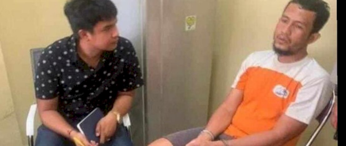 Ripet (kanan) di Mapolres Prabumulih.