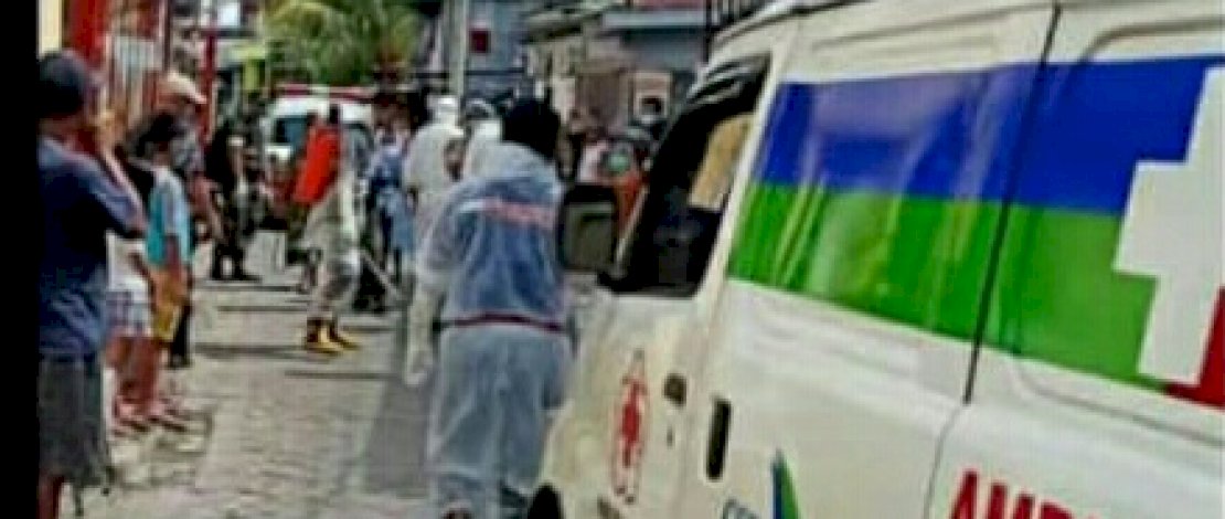 Rumah Korban Corona yang Meninggal Disemprot Disinfektan Rumah Korban Corona yang Meninggal Disemprot Disinfektan
