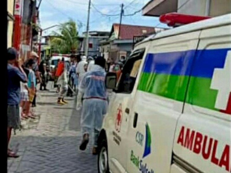 Rumah Korban Corona yang Meninggal Disemprot Disinfektan