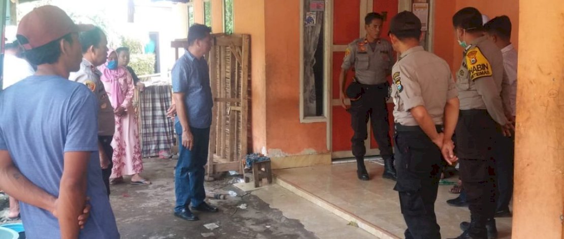 Truk yang digunakan para pelaku perusakan rumah Rahman. (Istimewa)