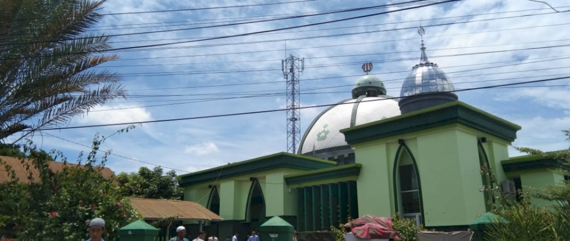 Jemaah salat Jumat tetap membeludak di tengah imbauan MUI dan surat edaran Gubernur Sulsel. 