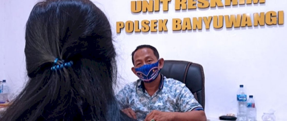 AMK saat melapor ke polisi.