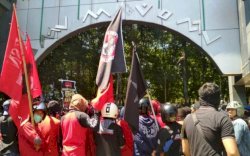 Kembali Turun ke Jalan, Ratusan Demonstrasi di Makassar Desak Gubernur Sulsel Tolak UU Cipta Kerja