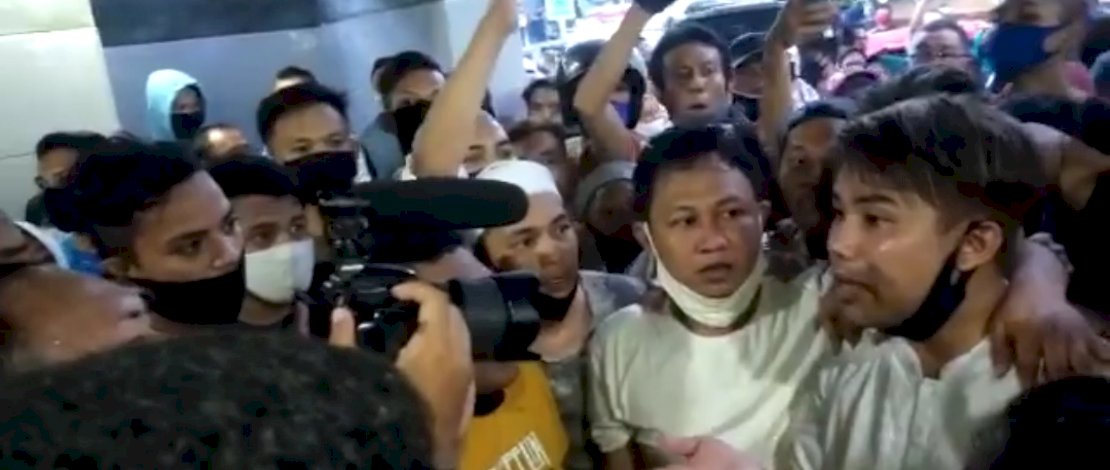 Keluarga jenazah di salah satu rumah sakit di Manado.