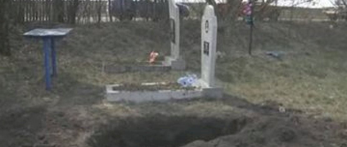 Sebuah lubang tempat Nina dikubur hidup-hidup.