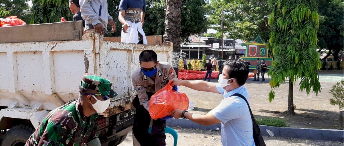 Paket Sembako Mulai Didistribusikan ke Masyarakat Gowa Paket Sembako Mulai Didistribusikan ke Masyarakat Gowa