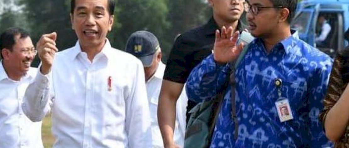 Presiden Jokowi bersama Andi Taufan Garuda Putra (kanan). (Sumber: Biro Pers Setpres).