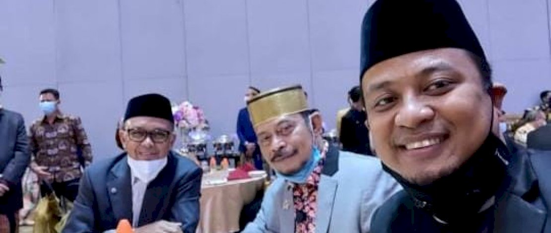 Wagub Sulsel, Andi Sudirman Sulaiman, mengambil foto selfie bareng Mentan, Syahrul Yasin Limpo dan Gubernur Sulsel Nurdin Abdullah.