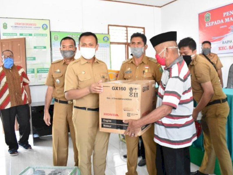 Bupati Takalar serahkan Bantuan Pemberdayaan kepada Masyarakat Lagaruda