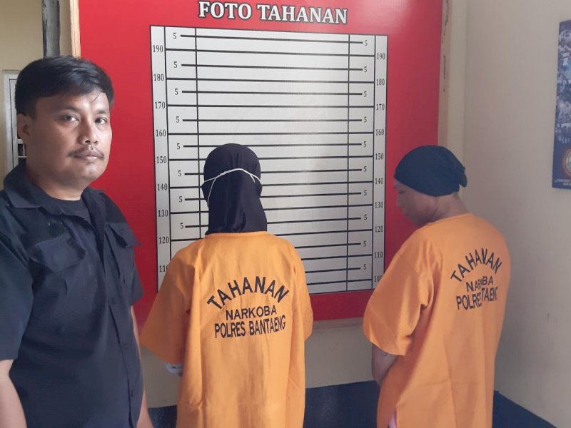 Dipergoki Isap Sabu-sabu Bareng Pria Pengangguran, Wanita ASN di Bantaeng Ini Tutupkan Pintu Polisi