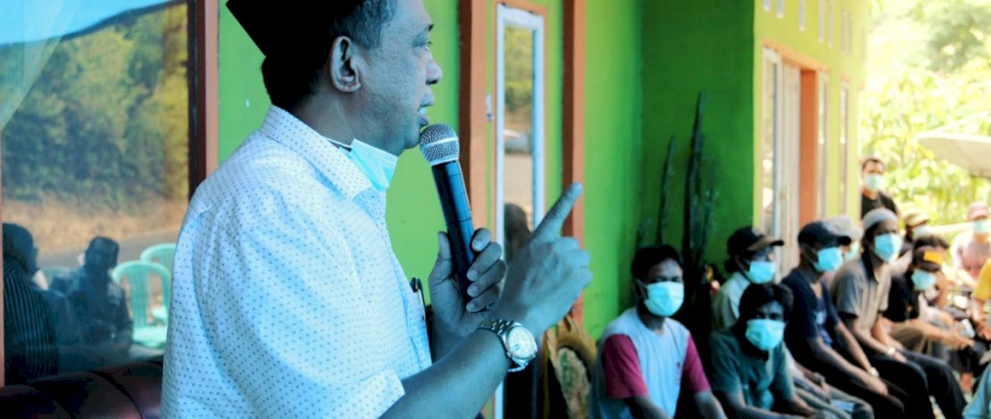 Andi Tajerimin memaparkan program di Desa Labuaja, Kecamatan Cenrana, Kabupaten Maros.