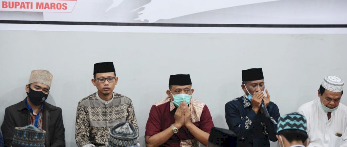 Andi Tajerimin di tengah-tengah ustaz pengisi acara pengajian di Posko Induk Pemenangan Tahfidz.