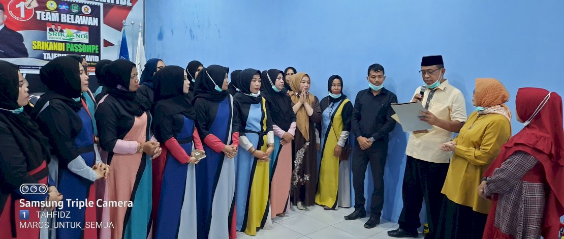 Tajerimin saat mengukuhkan Srikandi Passompe.