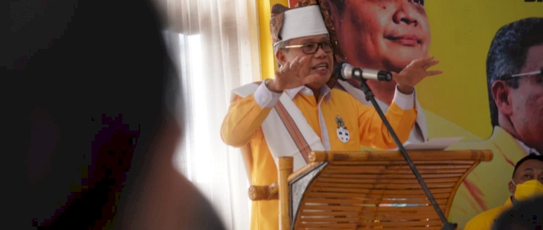 Taufan Pawe saat melakukan orasi politik di Tana Toraja. Taufan Pawe saat melakukan orasi politik di Tana Toraja.