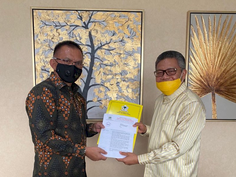Taufan Pawe Resmi Terima SK Kepengurusan Partai Golkar Sulsel