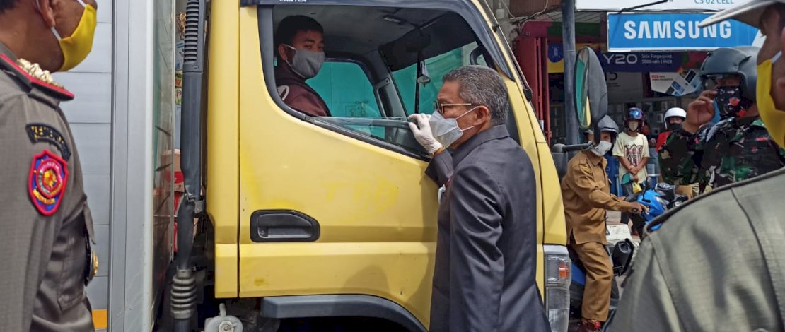 Wali Kota Parepare, Taufan Pawe turun langsung mengecek protokol kesehatan di wilayahnya. Wali Kota Parepare, Taufan Pawe turun langsung mengecek protokol kesehatan di wilayahnya.
