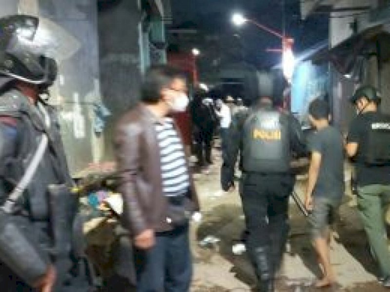 Keluar karena Rumahnya Dilempari Bom Molotov, Pria Kandea Ini Tewas Tertancap Anak Panah